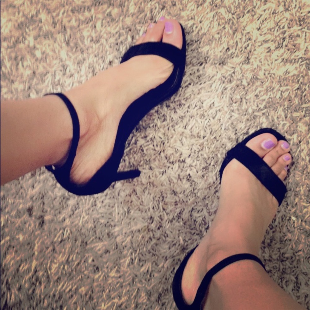 STEVE  MADDEN  leather and suede sandals show💙💙